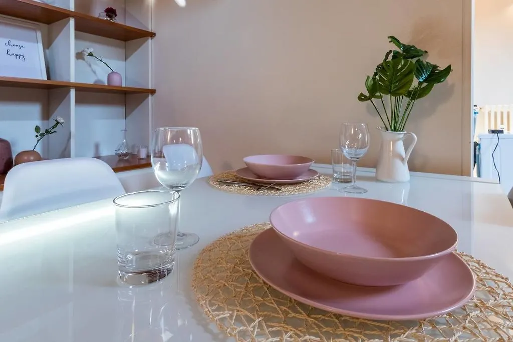 Altido Warm Apt For 4 In Porta Venezia Central ミラノ 0*,  イタリア