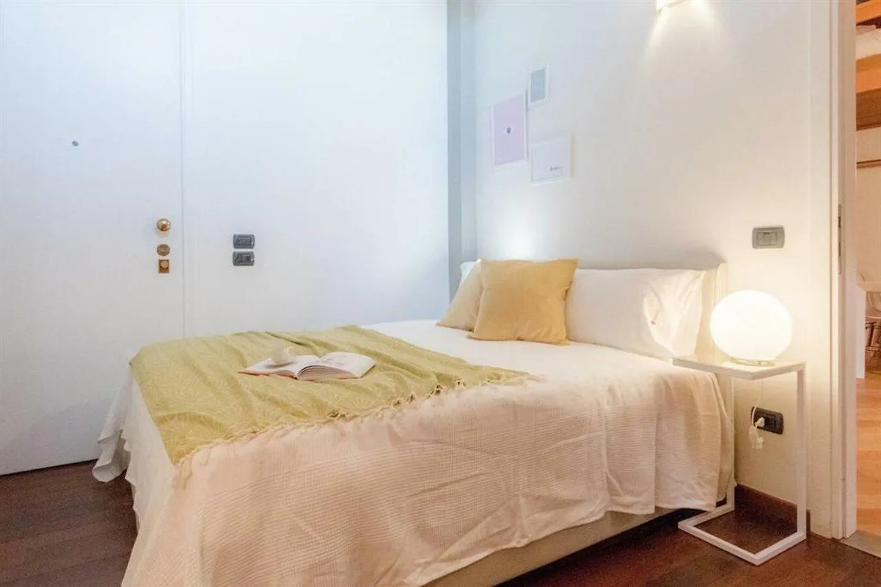 Altido Warm Apt For 4 In Porta Venezia Central 밀라노 아파트
