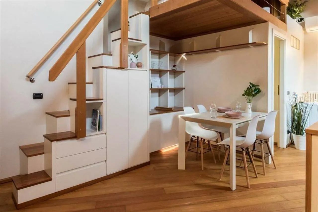 Altido Warm Apt For 4 In Porta Venezia Central 밀라노 아파트