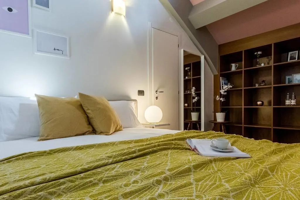 Altido Warm Apt For 4 In Porta Venezia Central 밀라노 아파트