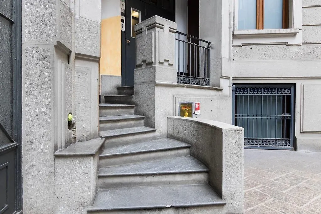 Altido Warm Apt For 4 In Porta Venezia Central 밀라노 아파트