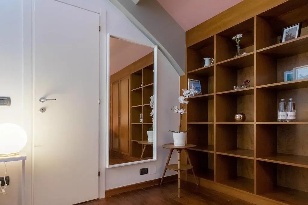 Altido Warm Apt For 4 In Porta Venezia Central 밀라노 아파트