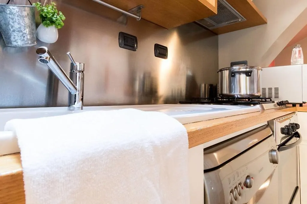 Altido Warm Apt For 4 In Porta Venezia Central 밀라노 이탈리아